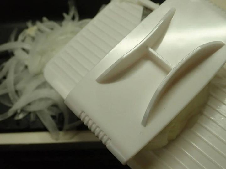 DAISO(ダイソー)：スライサー用ホルダー