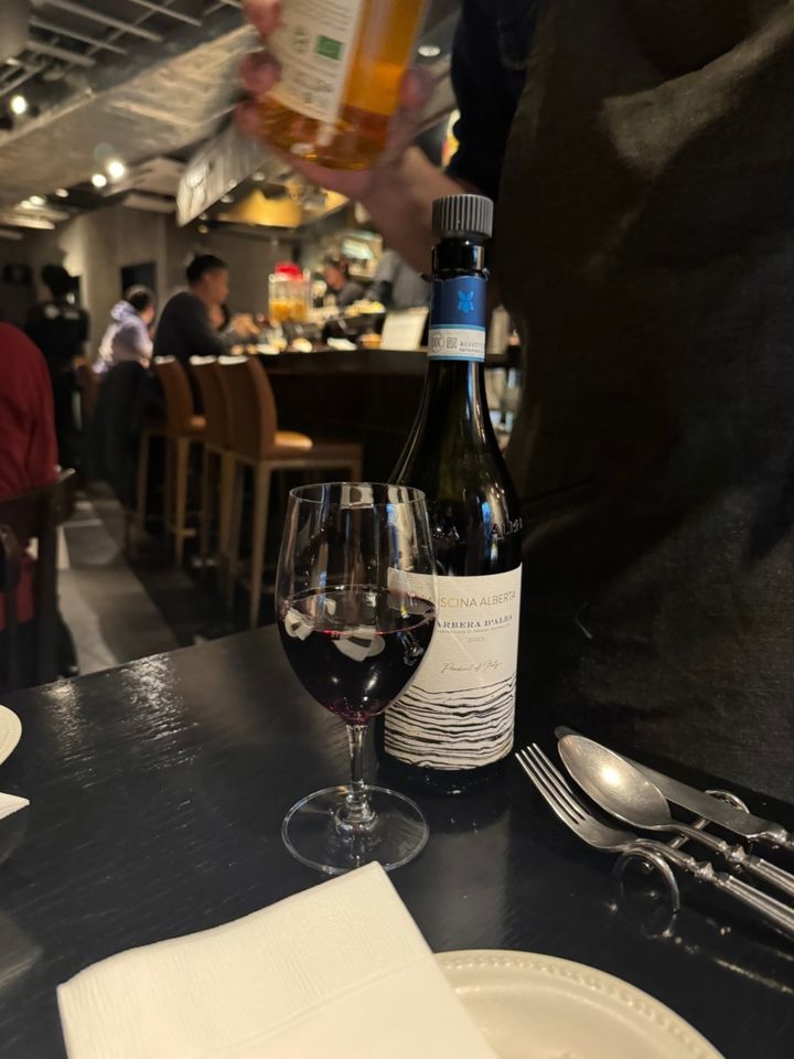 広尾駅からすぐの、世界のグルメが集結した「THE RESTAURANT」にある小さなビストロ「le bistrot des bleus」