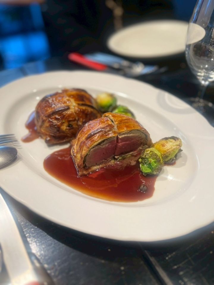 広尾駅からすぐの、世界のグルメが集結した「THE RESTAURANT」にある小さなビストロ「le bistrot des bleus」