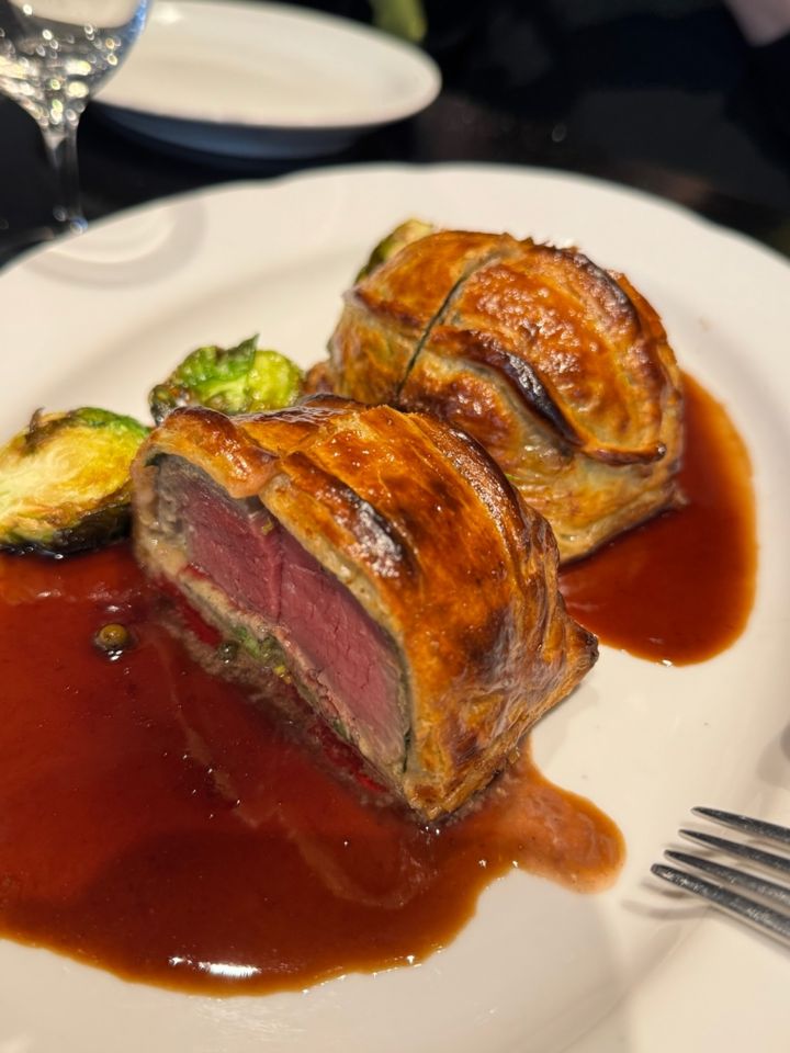 広尾駅からすぐの、世界のグルメが集結した「THE RESTAURANT」にある小さなビストロ「le bistrot des bleus」