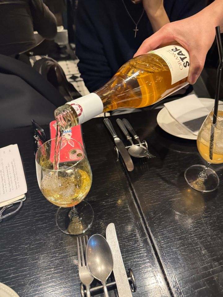 広尾駅からすぐの、世界のグルメが集結した「THE RESTAURANT」にある小さなビストロ「le bistrot des bleus」