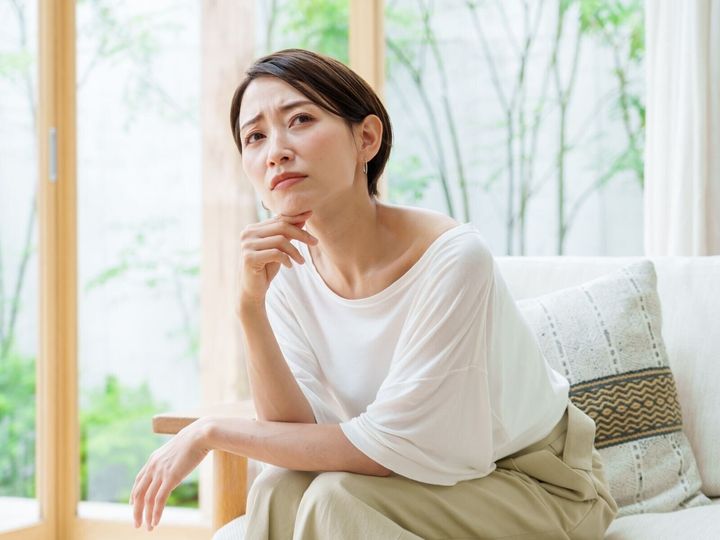 【医師が回答】春先に心身の不調を感じる人は少なくありません。寒暖差や環境の変化から、自律神経が影響を受けるためです。上手なセルフケアのコツをご紹介します。（※画像：Shutterstock.com）