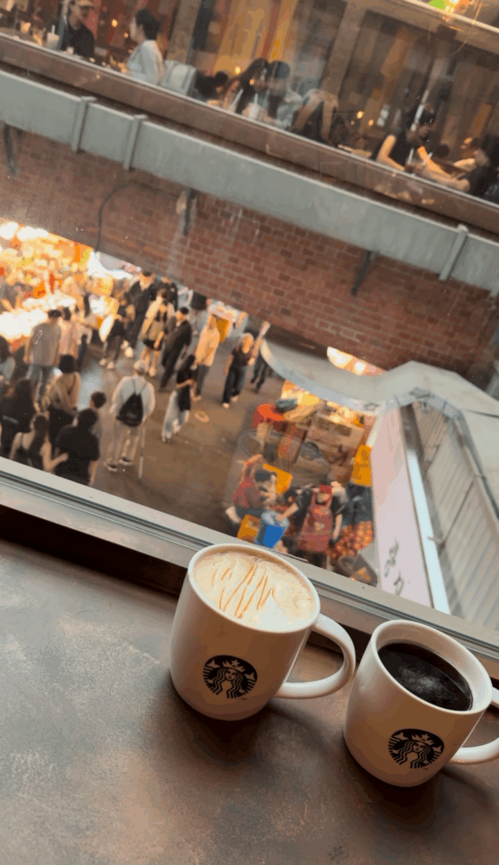 広蔵市場のスターバックス