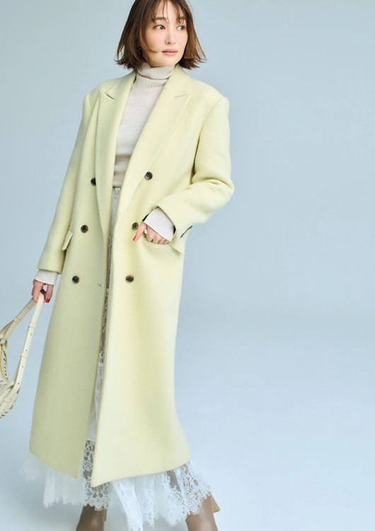 【毎日コーデ】やわらかなイエローコートでリッチな華やかさを纏って