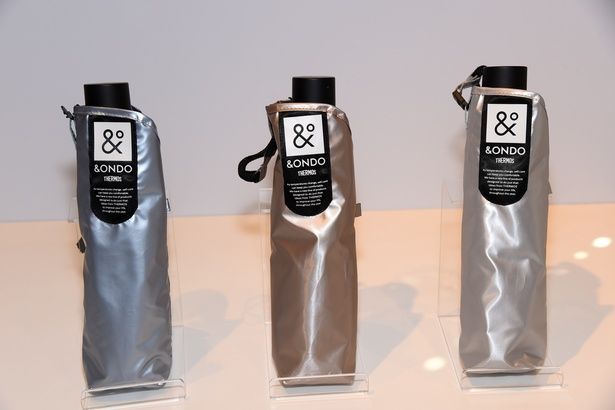 軽量タイプの「COOL遮熱 日傘(SG-C602F)」 撮影：ソムタム田井