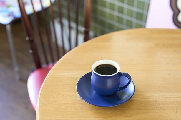 ホットコーヒー500円は、ブラジル、雲南など3種から日替りで提供