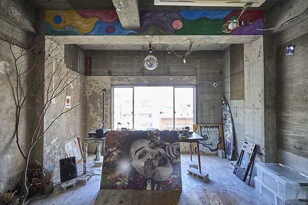 2階のスペースはDJブースも設置。以前は焙煎の場も兼ねていた