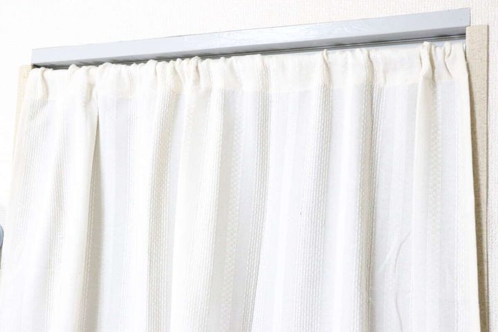 ダイソーのナチュラルドビーカーテン（インド綿混、ストライプ）の使用例