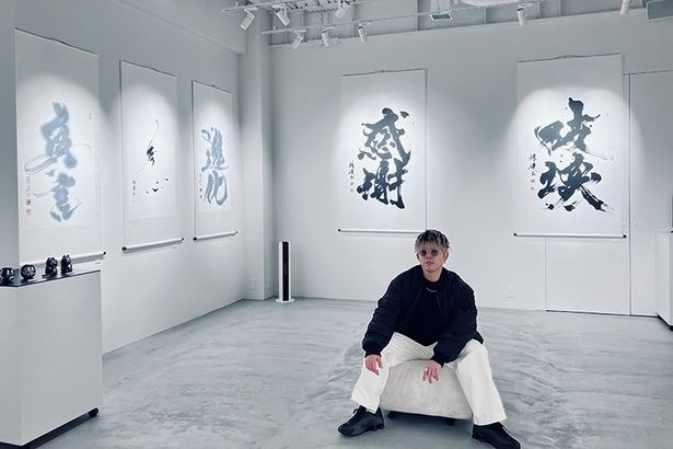3月14日(土)にライブパフォーマンスを披露する、書道アーティスト・内⼭崚