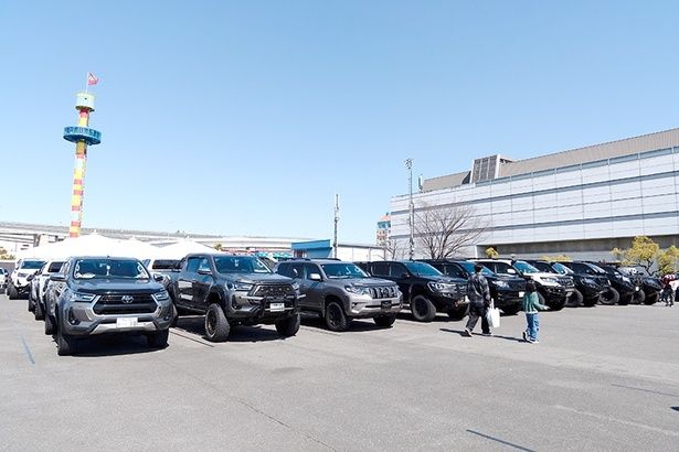 ユーザーの車両も並ぶ屋外スペース ※写真は過去開催時の様子