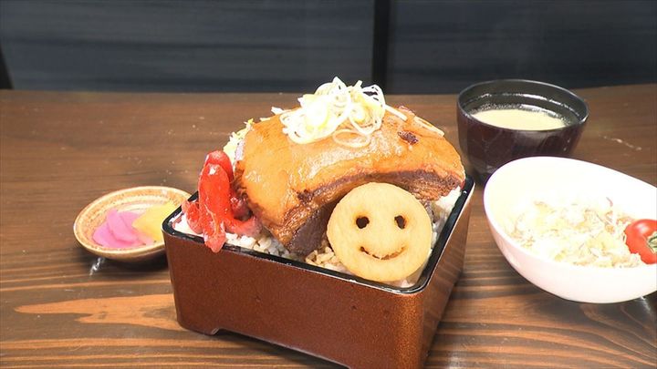 3月10日放送の「ヒューマングルメンタリー オモウマい店」に登場する「角煮重」（中京テレビ提供）