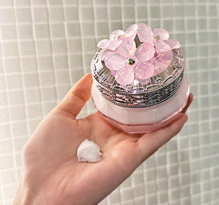 ①JILL STUART「ジルスチュアート クリスタルブルーム サクラブーケ パフュームド ボディクリーム」