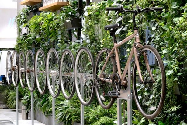 「ぐるぐる展—進化しつづける人類の物語」の作品イメージ (C)東弘一郎「自連車 ‒Eight Wheels‒」2025年