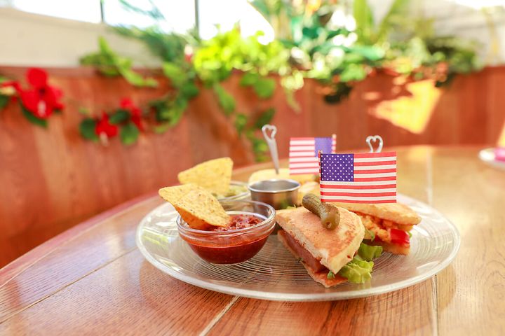 下段：セイボリー（軽食）