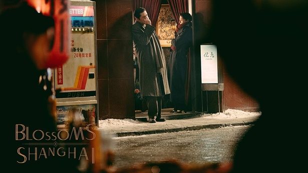 小田和正の「ラブ・ストーリーは突然に」など多数の日本のヒット曲が彩る [c]2023 BLOSSOMS ISLAND PICTURES LTD. ALL RIGHTS RESERVED