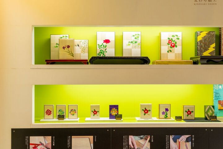 城崎温泉で伝統工芸を体験♪色とりどりの麦わら細工にときめく「かみや民藝店」