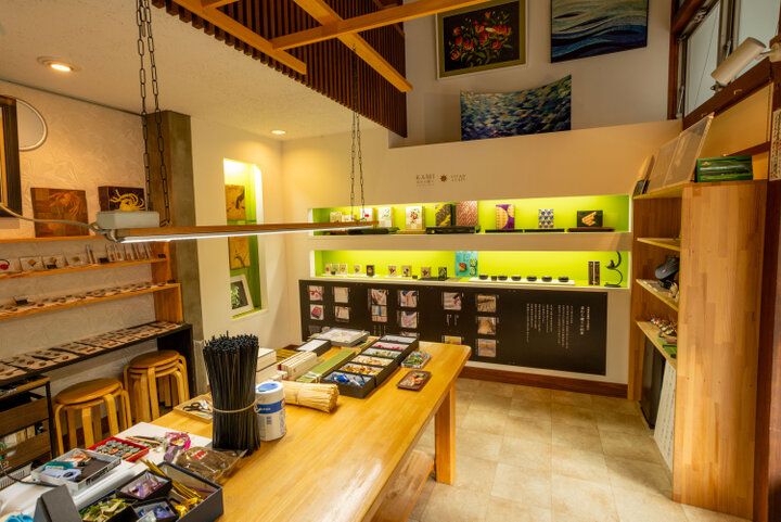 城崎温泉で伝統工芸を体験♪色とりどりの麦わら細工にときめく「かみや民藝店」