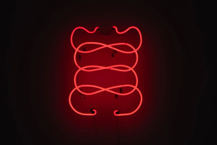 メゾンエルメス ル・フォーラム Obol アンドリウス・アルチュニアン｜《Geryon & Herakles》| 2025年 | ネオン | 60 x 40 cm | Courtesy of the artist Photo by Kunstraum Memphis