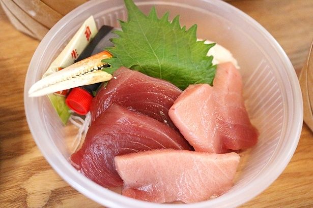 赤身もトロもじっくり堪能できる都まぐろの刺身