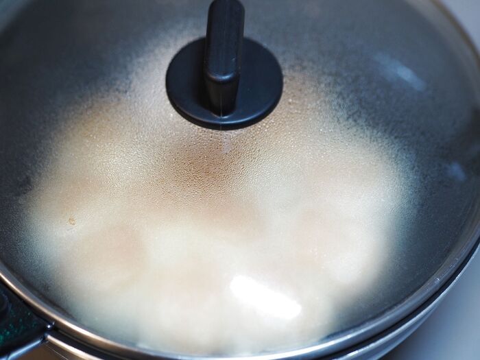 発酵いらず！フライパンで焼くだけで『もちもちパン』ができちゃった♪意外な食材を使いますよ