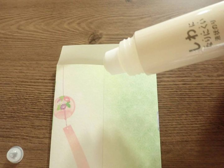 DAISO(ダイソー)：しわになりにくい液状のり(50mL)