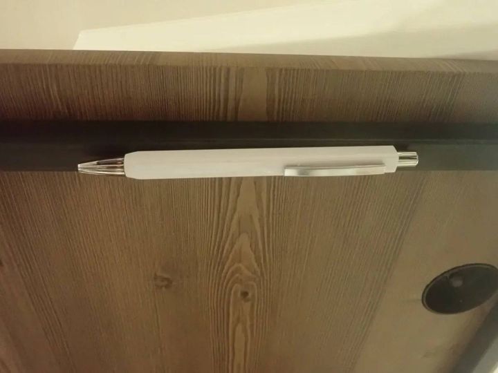 DAISO(ダイソー)：マグネット付きボールペン