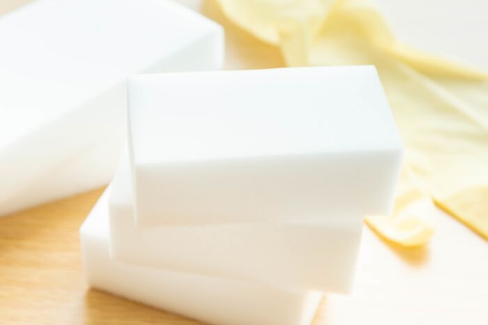 メラミンスポンジは『素手』で使っちゃダメ！？意外と知らない使用NGな場所もチェック！