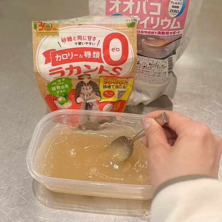 ①水、オオバコ、ラカントを全部入れて混ぜる。この時、オオバコがダマにならないように、しっかり混ぜる。ま、多少残ってても気にしない（笑）