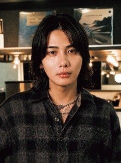 ヘアサロンANSWER代表、美容師・内田佳佑さんのポーチと中身