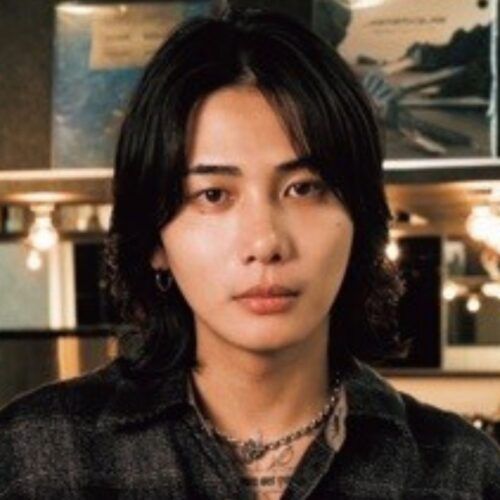 売上ナンバーワン美容師のポーチの中身を大公開！渋谷の人気サロン代表が持ち歩く名品10選