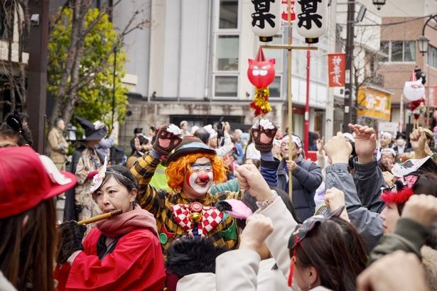 何度も往復して撮影をしても、笑顔は決して絶やさない！ 撮影/植村忠透