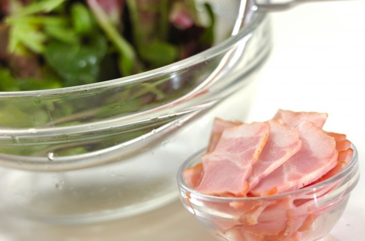 ベビーリーフのベーコンサラダの下準備1