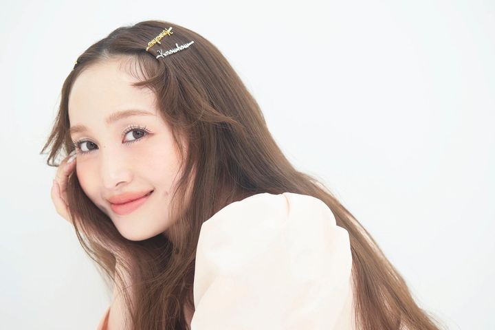 涼しげなグリーンパールの輝きで目ヂカラを盛る、百田夏菜子の春のご利益メイク