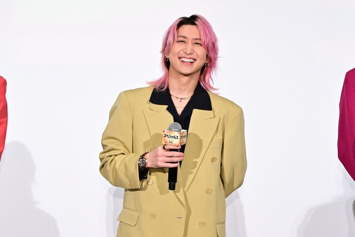 佐久間大介「皆さんの愛をたくさん感じてます！」『スペシャルズ』舞台挨拶の歓声に笑顔
