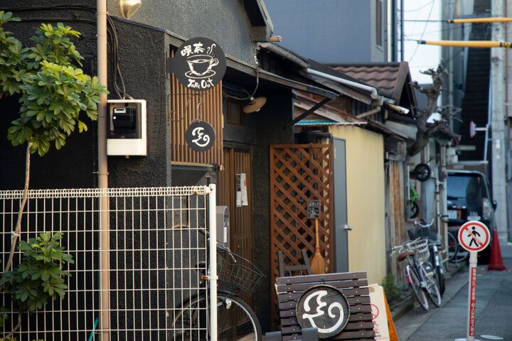 美しいコーヒーカップがずらり。古民家を改装した清澄白河の隠れ家カフェ「喫茶こくん」