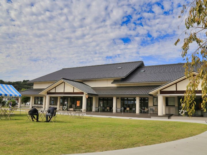 All About ニュース編集部が全国250人を対象に実施した「道の駅に関するアンケート」の調査結果から、好き＆行ってみたい「山梨県の道の駅」ランキングを発表！ 同率2位「にしじま和紙の里かみすきパーク」「しらね」を抑えた1位は？