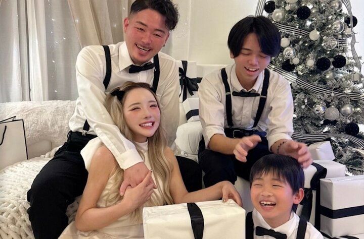 【写真・画像】「整形総額1000万円」34歳美人ママ、自宅豪邸の洗面所を披露「ホテル仕様にしたはいいけど…」後悔も 1枚目