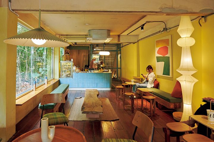 バンコク ココナッツ・カルチャー・ビル〈パルス・プラ・アティット〉店内