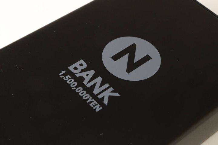 お札用貯金箱 蓋が開くタイプ デザイン