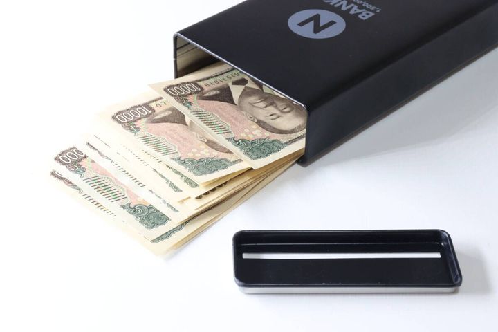 お札用貯金箱 蓋が開くタイプ 蓋が開けられる