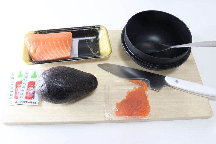 スリラチャソース（シラチャーソース） サーモンサラダ