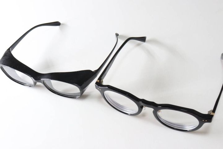 花粉メガネ（大人用、スクエア、ブラック） 普通のメガネとの比較