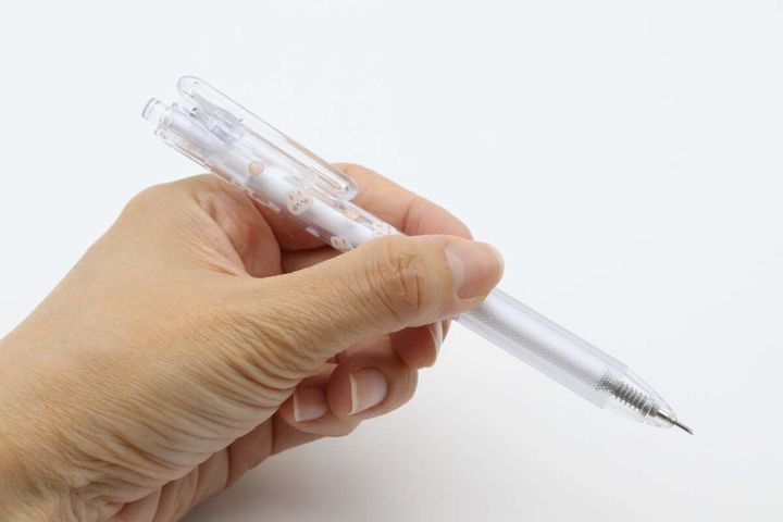 ダイソーのノック式ペンカッター（韓国スタイルラビットオンニ）