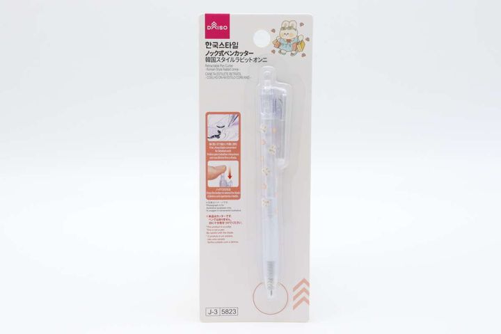 ダイソーのノック式ペンカッター（韓国スタイルラビットオンニ）パッケージ