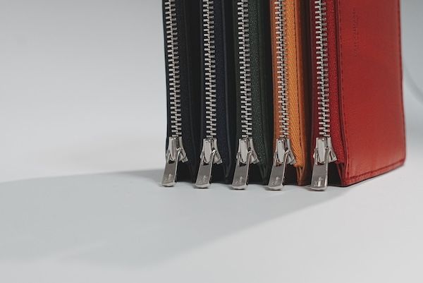 【兵庫県神戸市】栃木レザーを使用したフラグメントケース「mini Fragment」をクラファンで先行発売