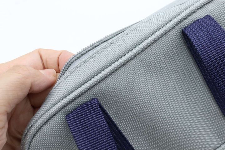 ダイソーの取手付ペンケースは縫製がしっかりしている