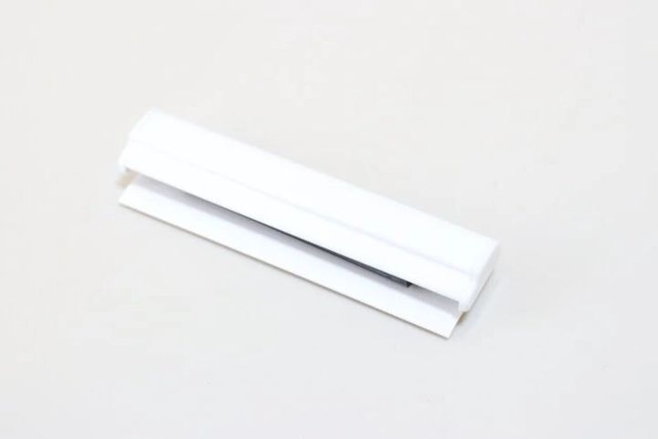 ダイソー 差し込みメモクリップ（8.2cm、マグネット付き）