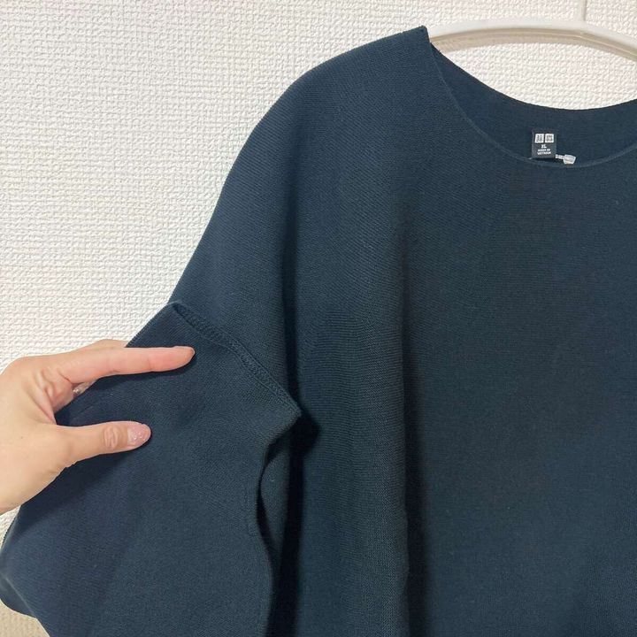 ユニクロ3Dコットンクルーネックボリュームスリーブセーター 縫い目なしの部分