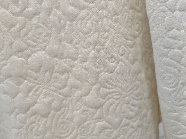 ふくれジャガードプルオーバーの素材感