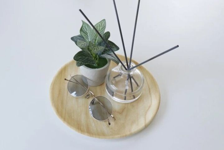 セリア すべりにくいPPトレー（丸） インテリアトレー 使用例